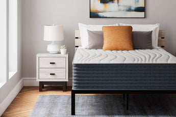Sierra Sleep Hybrid 1400 Mattress, close up on the quilted top and side panel