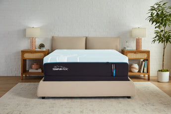 Tempur-Pedic LuxeAdapt® 13" Soft Mattress - flat view, head-on view